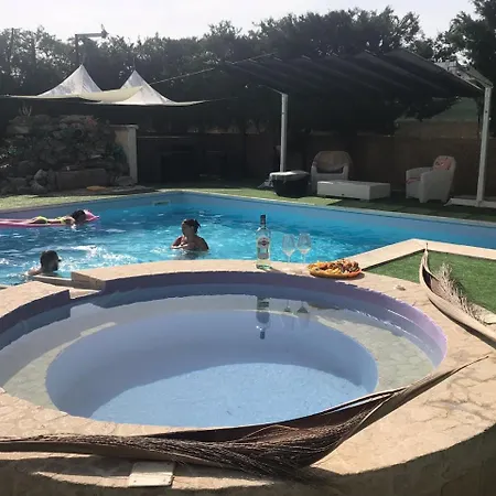 Villa More Aparthotel 3*