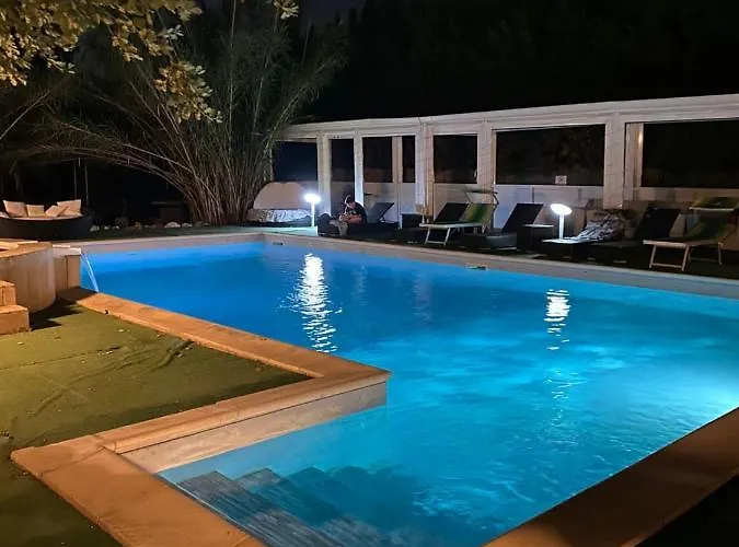 מלון דירות Villa More מונטרוני די לצ'ה